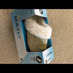ISOTONER NEW SLIPPERS